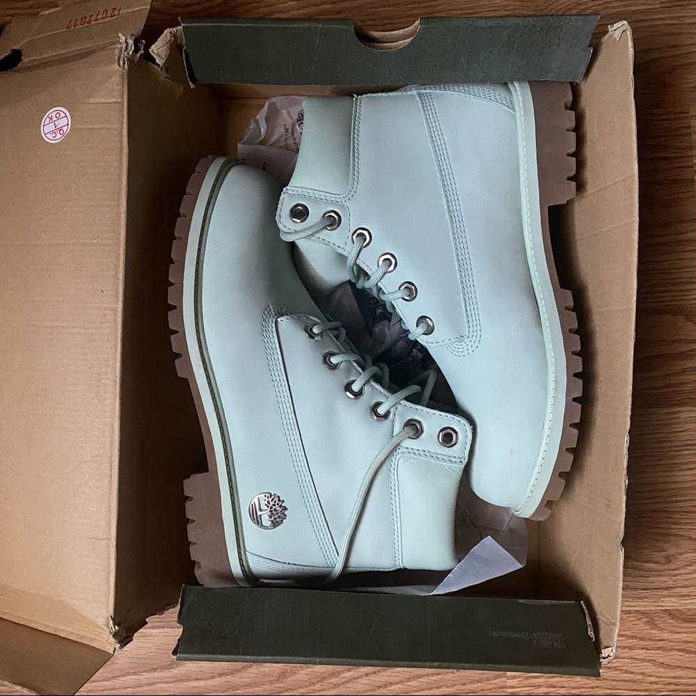 mint green timbs